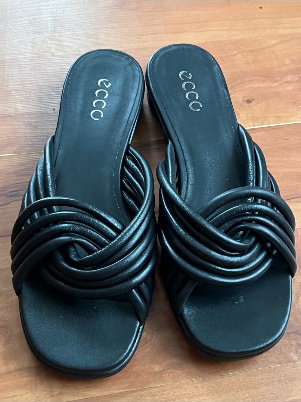 ECCO Sculpted Alba 25
Women's Leather Sandal Size 8-8.5